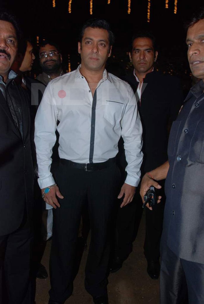 Salman looks like he needs some Happydent.