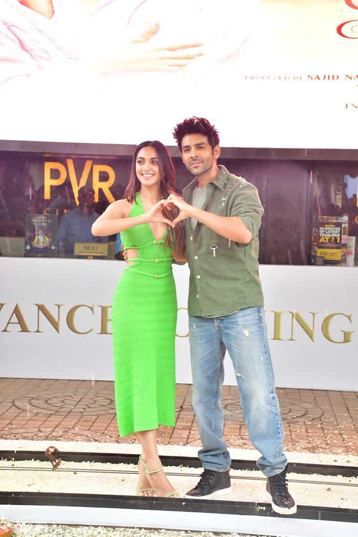 <i>Satyaprem Ki Katha</i> stars Kartik Aaryan and Kiara Advani reported to work like this. (Image courtesy: Varinder Chawla)