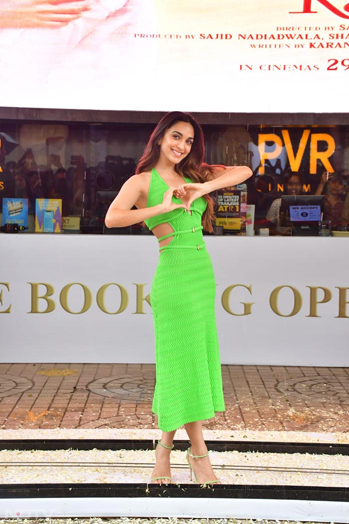 Kiara Advani wore this neon green outfit for her day out. (Image courtesy: Varinder Chawla)