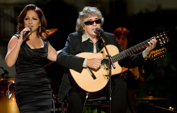 Gloria Estefan performs alongside Jose Feliciano (R) during a taping of "In Performance at the White House: Fiesta Latina," a concert hosted by US President Barack Obama celebrating Hispanic musical heritage, on the South Lawn of the White House in Washington, DC. (Photo: AFP)