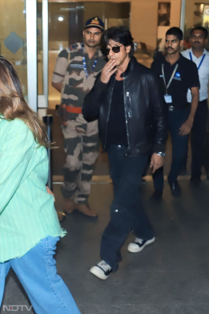 Of Smiles And Kisses: From Alia Bhatt And Shah Rukh Khan\'s Airport Diaries