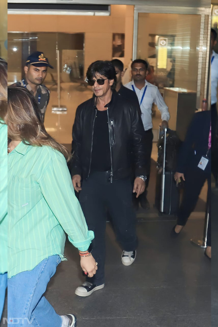 Of Smiles And Kisses: From Alia Bhatt And Shah Rukh Khan\'s Airport Diaries