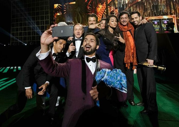 How many stars can Shahid fit into one selfie?