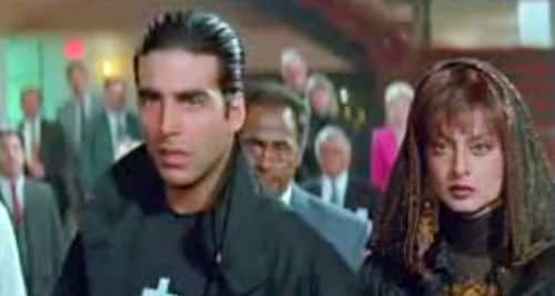 Rekha literally set the screen on fire with her steamy scenes with young Akshay Kumar in <i>Khiladiyon ka Khiladi</I>.