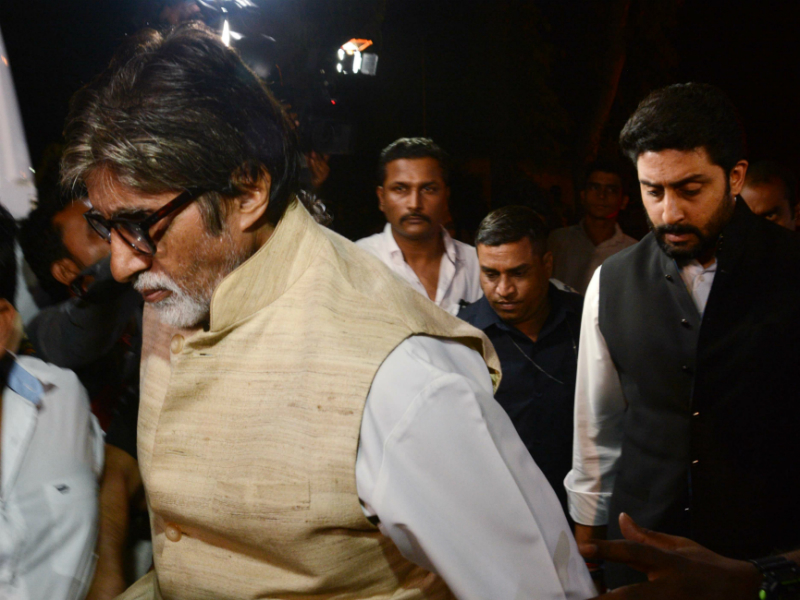 अमिताभ बच्‍चन, अनुपम खेर, शबाना आजमी ने दी ओम पुरी को अंतिम विदाई