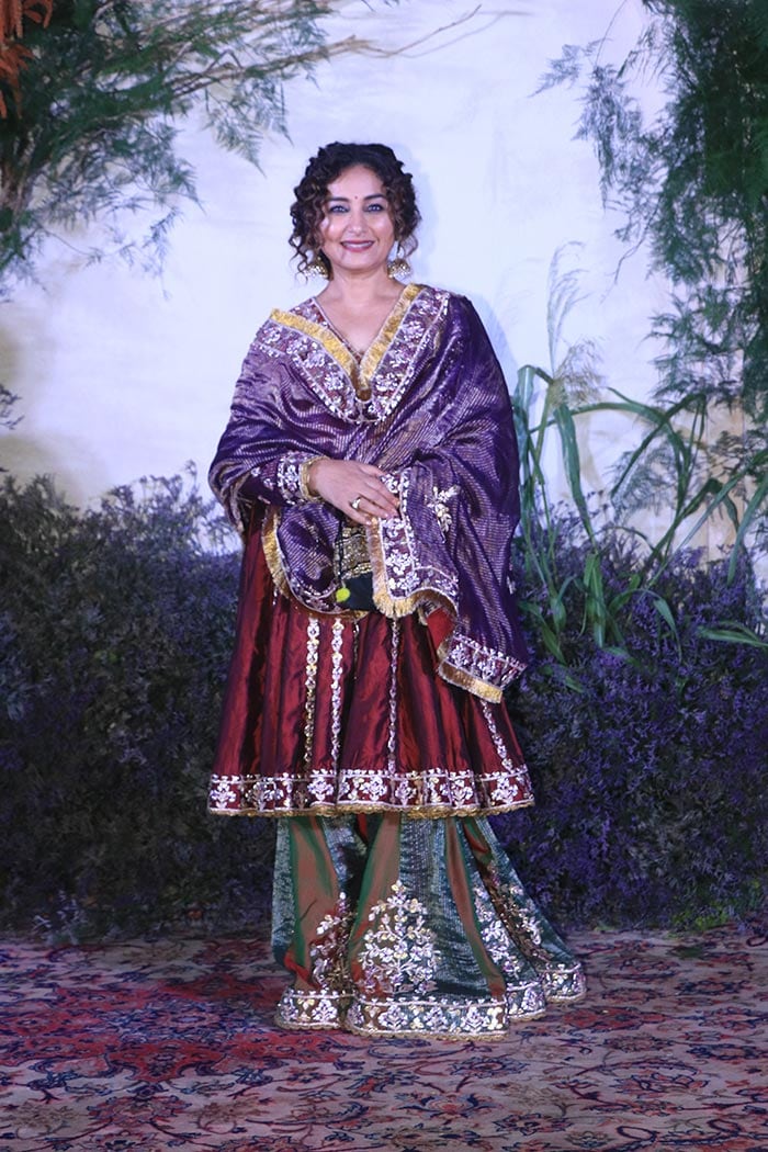 Divya Dutta posed for the shutterbugs.