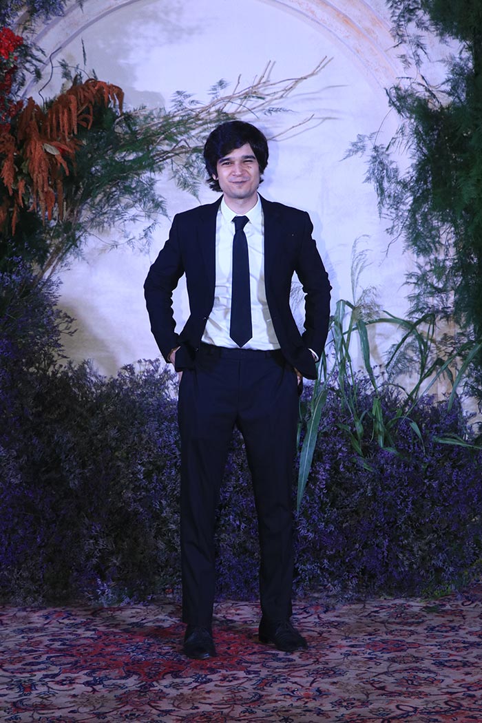 Vivaan Shah posed for the shutterbugs.