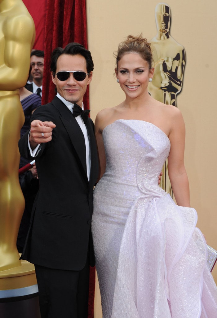 Singers Jennifer Lopez and Marc Anthony pose at the 82nd Academy Awards at the Kodak Theater in Hollywood, California on March 7, 2010. (Photo: AFP)