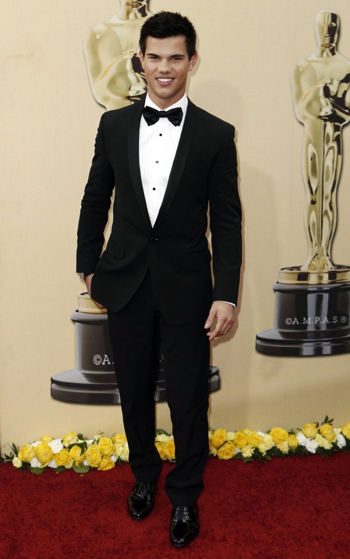 Taylor Lautner arrives during the 82nd Academy Awards on Sunday, March 7, 2010, in the Hollywood section of Los Angeles. (Photo: AP)