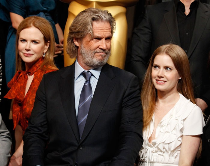 Amy is happy to be standing next to Jeff Bridges, while Nicole displays confidence that only comes with experience in the industry <br />
<a href="http://movies.ndtv.com/oscar11/default.aspx"> <img src=/photos/entertainment/oscars-2011-nominees-luncheon-9115/amp/1/"http:/drop.ndtv.com/albums/uploadedpics/small/700_50_oscar_634330423803629872.jpg" border="0"/>
</a>