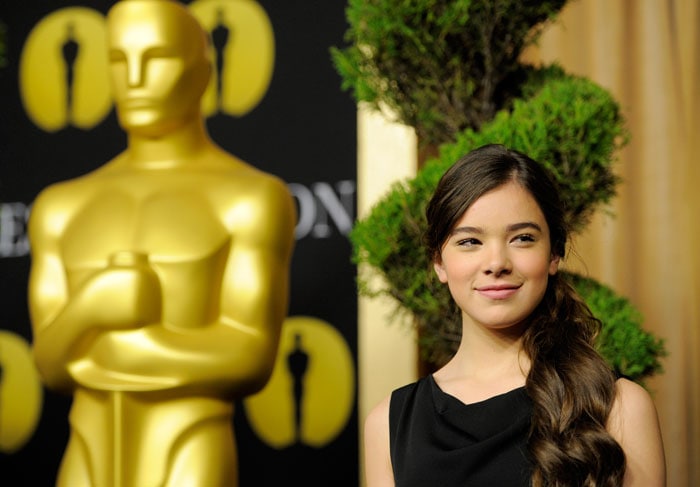 All of 14, Hailee Steinfeld is poised and picture perfect <br />
<a href="http://movies.ndtv.com/oscar11/default.aspx"> <img src=/photos/entertainment/oscars-2011-nominees-luncheon-9115/amp/1/"http:/drop.ndtv.com/albums/uploadedpics/small/700_50_oscar_634330423803629872.jpg" border="0"/>
</a>