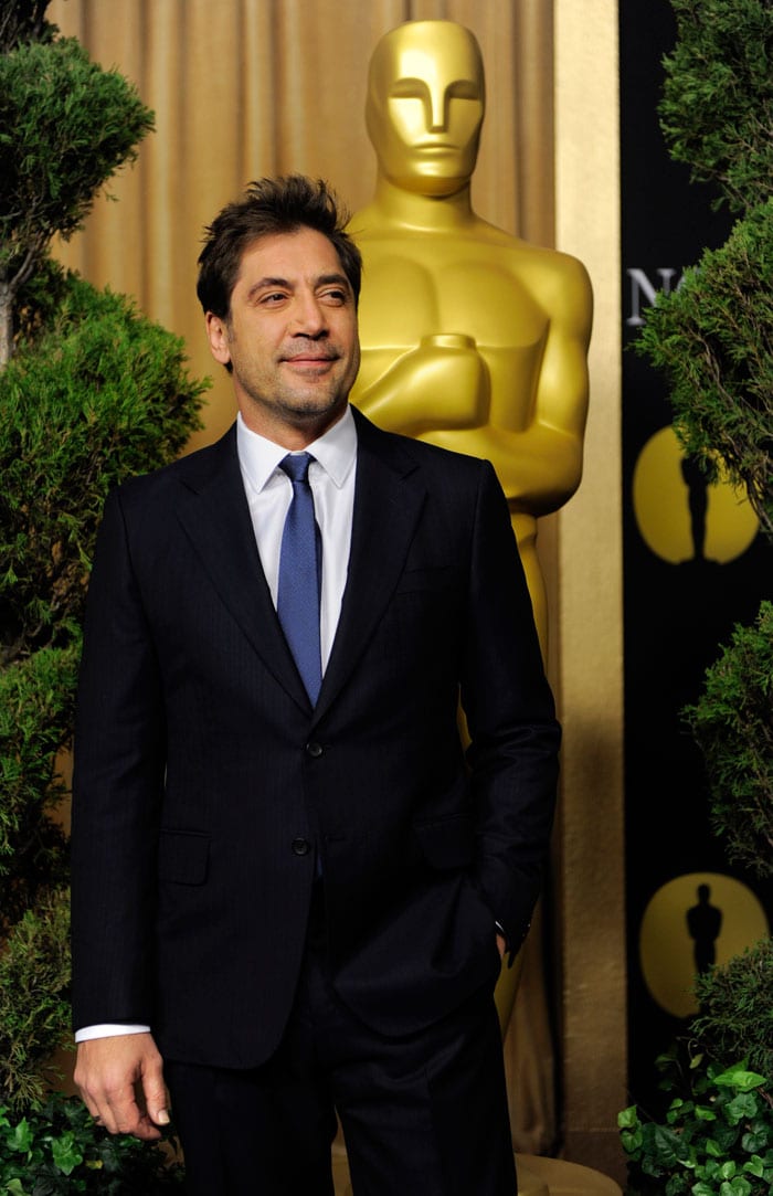 New father , and perhaps Best Actor to be, Javier Bardem brings some Spanish smoulder to the affair <br />
<a href="http://movies.ndtv.com/oscar11/default.aspx"> <img src=/photos/entertainment/oscars-2011-nominees-luncheon-9115/amp/1/"http:/drop.ndtv.com/albums/uploadedpics/small/700_50_oscar_634330423803629872.jpg" border="0"/>
</a>