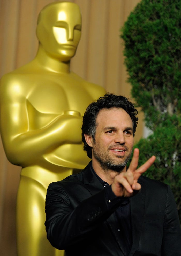 Mark Ruffalo prays for victory to the golden god <br />
<a href="http://movies.ndtv.com/oscar11/default.aspx"> <img src=/photos/entertainment/oscars-2011-nominees-luncheon-9115/amp/1/"http:/drop.ndtv.com/albums/uploadedpics/small/700_50_oscar_634330423803629872.jpg" border="0"/>
</a>