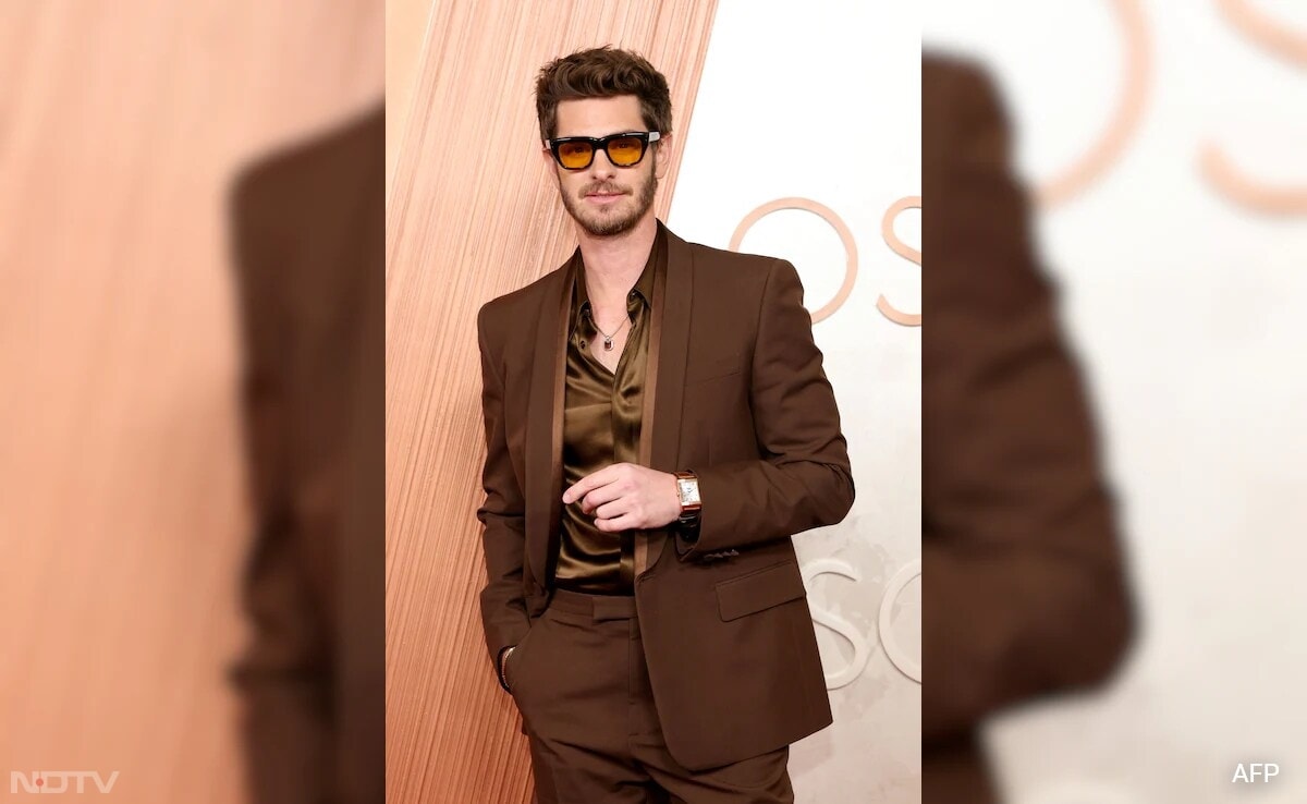 Andrew Garfield looking scorching in a brown suit by Gucci and David Yurman. (Image Courtesy: AFP)