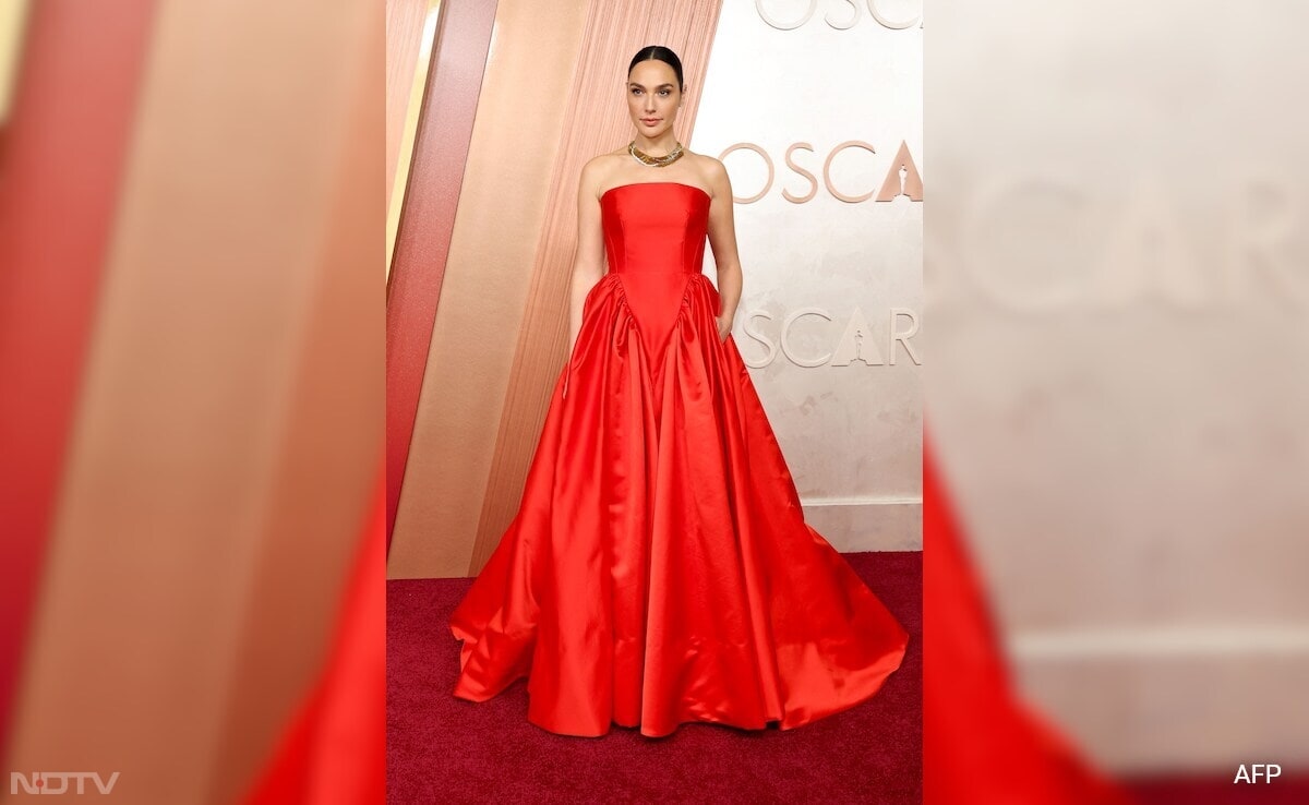 Gal Gadot graced the red carpet in a solid-coloured red ball gown by Prada. (Image Courtesy: AFP)