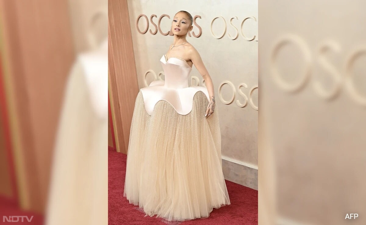 Arianda Grande twirled in wearing a custom Schiaparelli haute couture gown with De Beers jewels. (Image Courtesy: AFP)