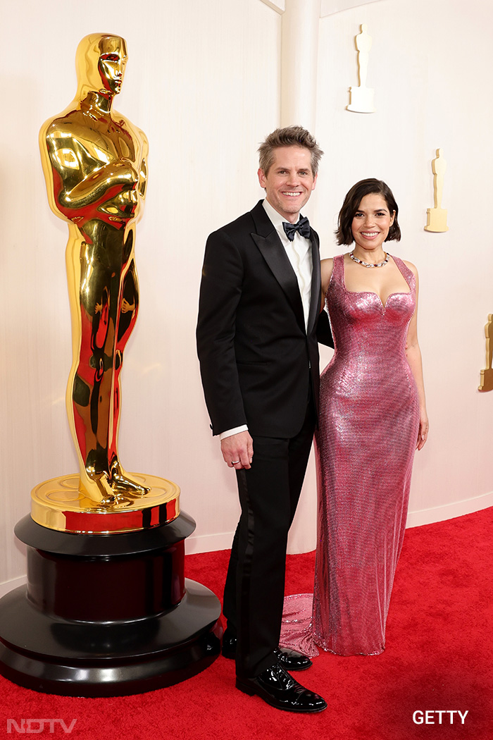 America Ferrera and Ryan Piers Williams were adorable as ever. America picked an Atelier Versace outfit. (Image courtesy: Getty)