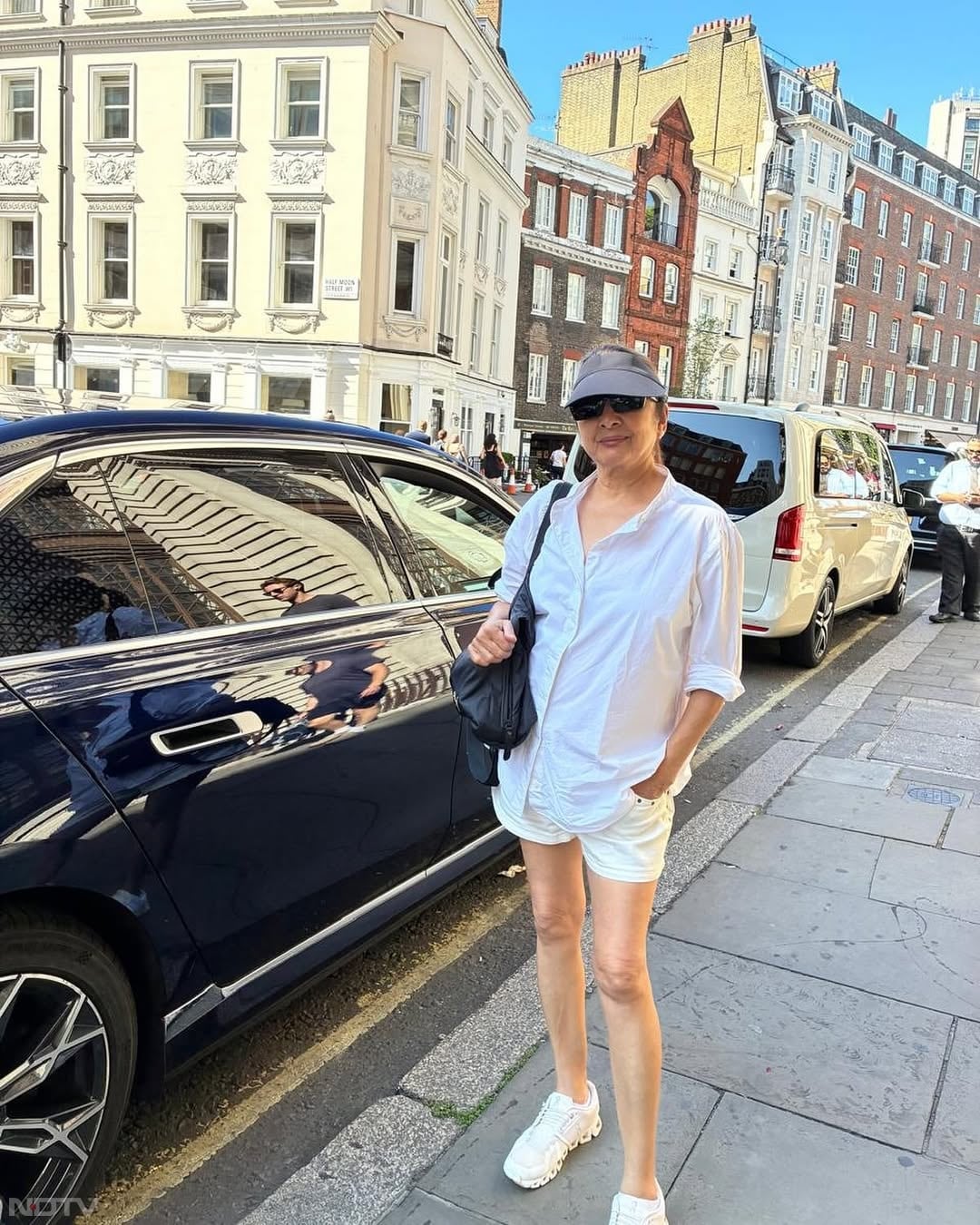 नीना गुप्&zwj;ता सोशल मीडिया पर काफी एक्टिव हैं और तस्&zwj;वीरें शेयर करती रहती हैं. neena_gupta/Instagram