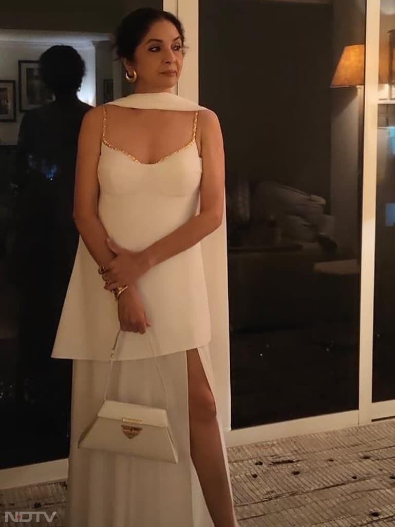 फोटोज की खास बात ये है कि नीना गुप्&zwj;ता इसमें बॉडी बिल्&zwj;डर लुक में दिख रही हैं.