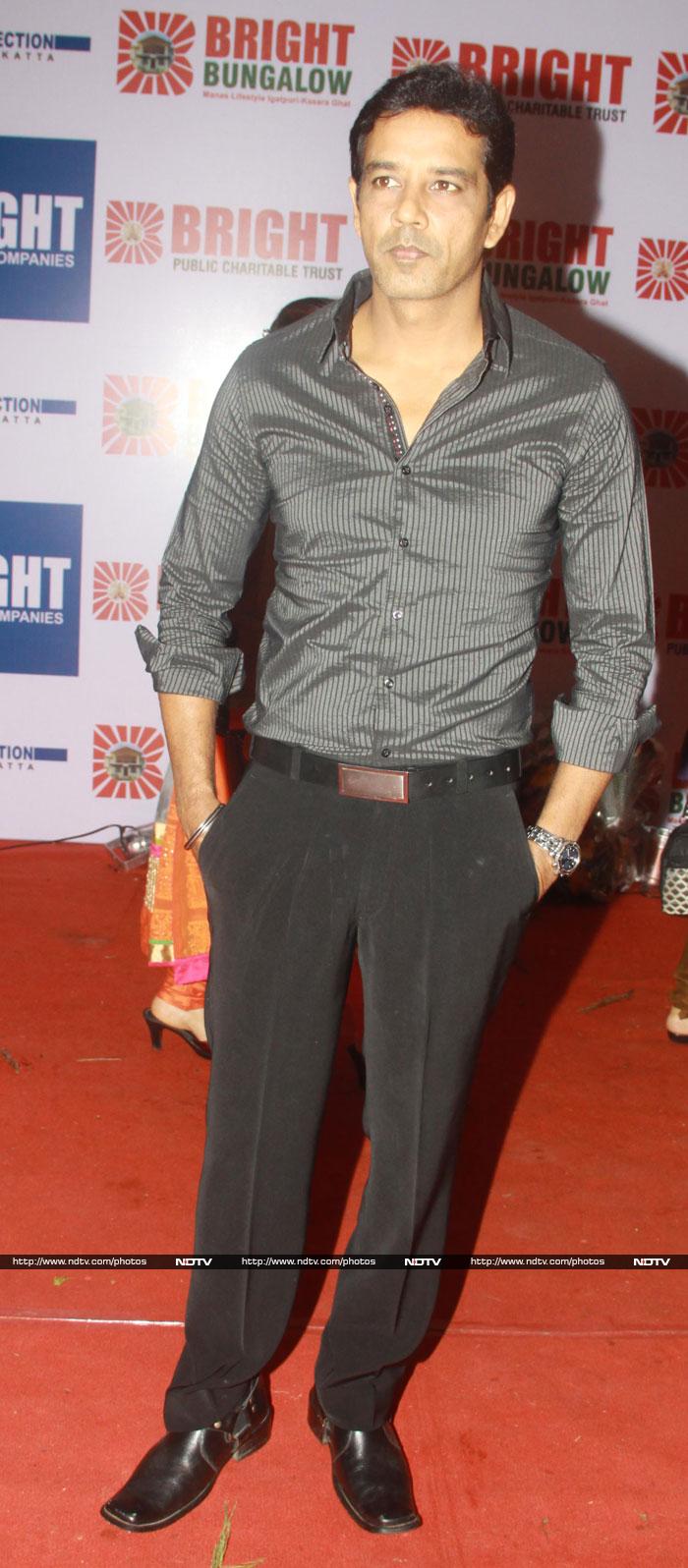 <i>Crime Patrol</i> host Anup Soni posed for the cameras.