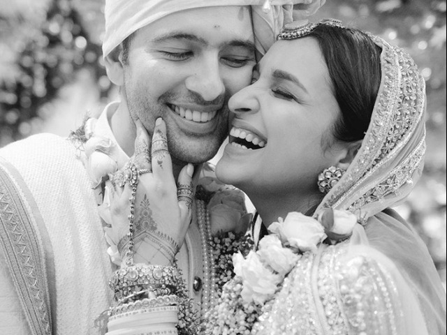 Parineeti-Raghav wedding: खत्‍म हुआ फैंस का इंतजार, एक्‍ट्रेस परिणीति ने शेयर किया अपना वेडिंग लुक