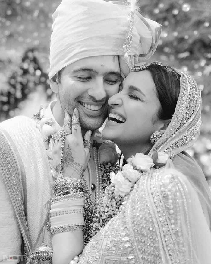 Parineeti-Raghav wedding: खत्‍म हुआ फैंस का इंतजार, एक्‍ट्रेस परिणीति ने शेयर किया अपना वेडिंग लुक