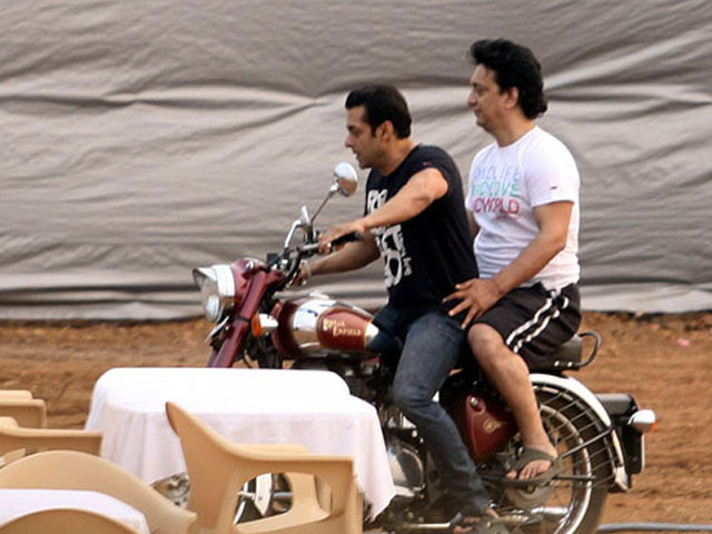 Salman's va-va-vroom birthday