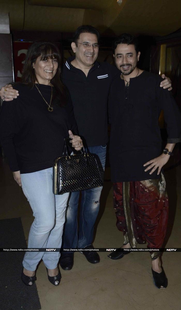 RJ Mantra posed for a picture with Archana Puran Singh and her husband Parmeet Sethi.