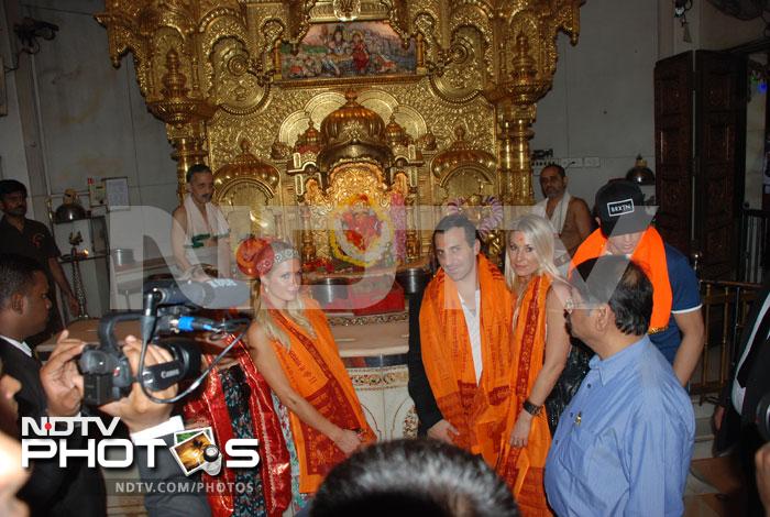 Paris Hilton prays at Siddhivinayak Temple
