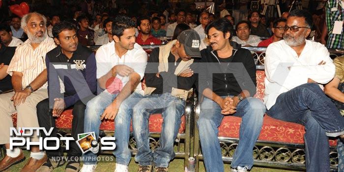 Pawan Kalyan, Karunakar, Nitin are seen in the front row.