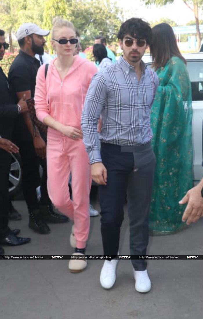 Just Married: Priyanka And Nick Just Can\'t Stop Looking At Each Other