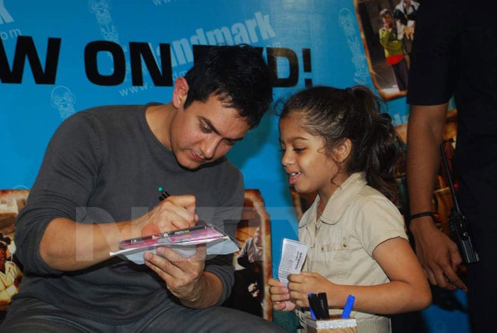 Aamir Khan gives his John Hancock to his little fan...