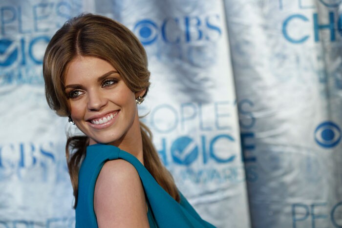 AnnaLyne McCord smiles bright at the People's Choice Awards.