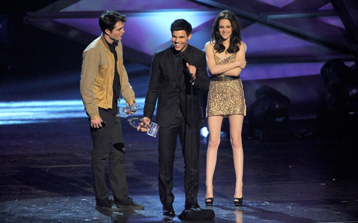 A vampire, a werewolf and the object of their affection: Robert Pattinson, Taylor Lautner and Kristen Stewart won Favourite Onscreen Team. <i>Eclipse</i> also won Favourite Movie and Favourite Drama Movie.