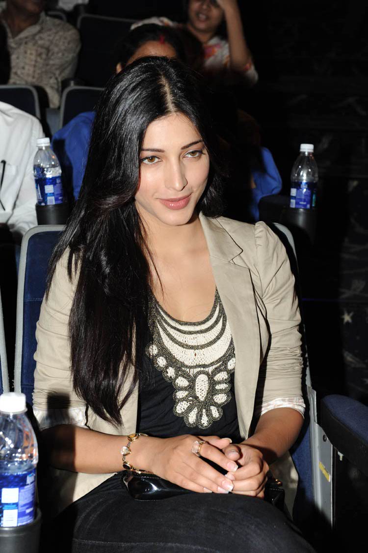 Shruti Haasan at music launch of Siddharth's <i>180</i>