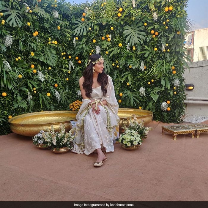 Karishma Tanna looked stunning in a white ensemble. She accessorized her look with floral jewelry.