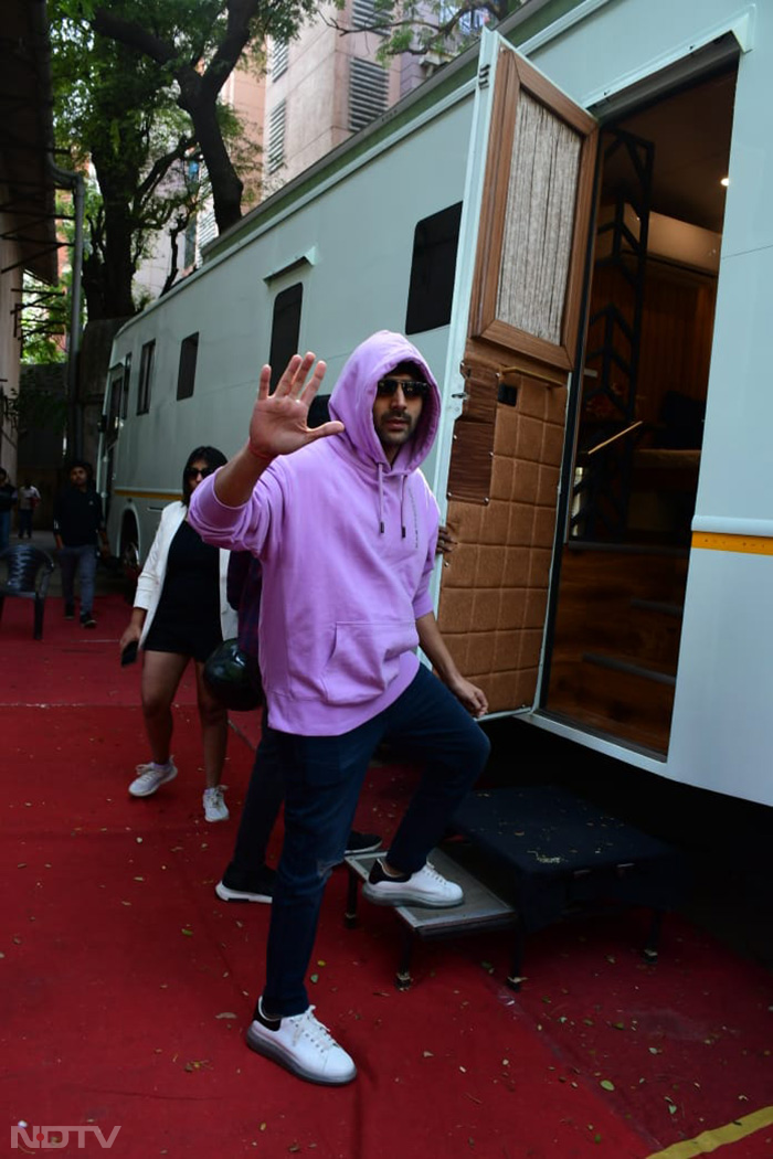 Kartik Aaryan was clicked during the promotions of Freddy. (Image courtesy: Varinder Chawla)