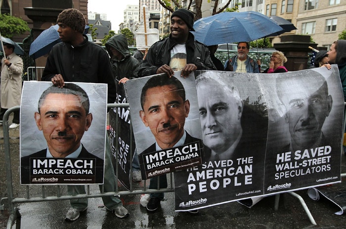 Members of the Tea Party movement protest outside the Fairmont Hotel before US President Barack Obama arrives for a fundraiser on May 25, 2010 in San Francisco, California. Hundreds of protestors from different political groups staged the demonstration at a campaign fundraiser for US Sen. Barbara Boxer (D-CA). (Photo: AFP)