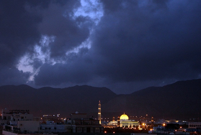 Black clouds loom over Muscat in the early hours of June, 03, 2010, as authorities begin the evacuation of the Omani island of Masirah over fears that Cyclone Phet might hit the country's east coast on the Arabian Sea, a civil defence official said. (Photo: AFP)