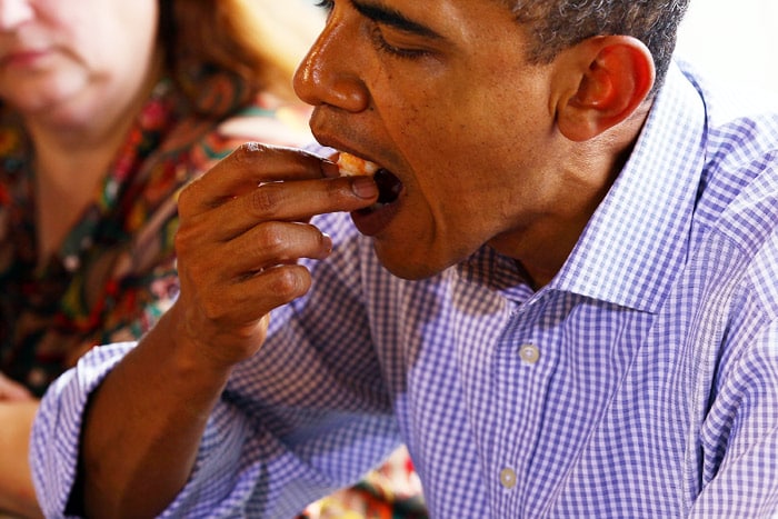 US President Barack Obama meets with local leaders during a visit on June 4, 2010 in Grand Isle, Louisiana. This is President Obama's third visit to the State of Louisiana since the Deepwater Horizon incident in the Gulf of Mexico. (Photo: AFP)