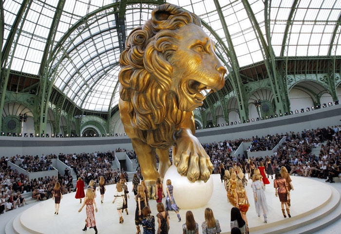 Models present creations by German designer Karl Lagerfeld for Chanel during the Fall-Winter 2010/2011 Haute Couture Collection Show, on July 6, 2010, at the Grand Palais in Paris. (Photo: AFP)