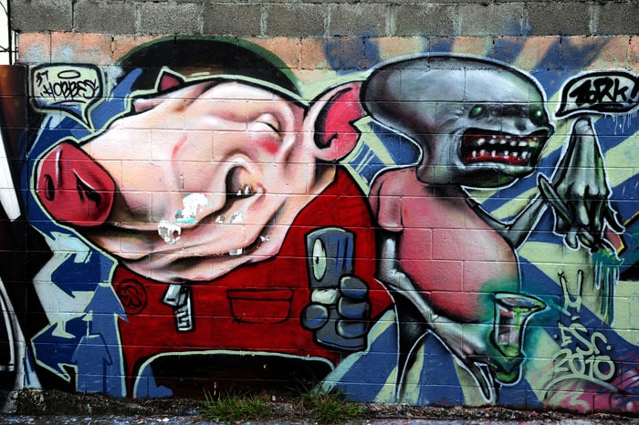 A wall decorated with graffiti in the town of Mejicanos, a suburb north of San Salvador on July 8, 2010. (Photo: AFP)