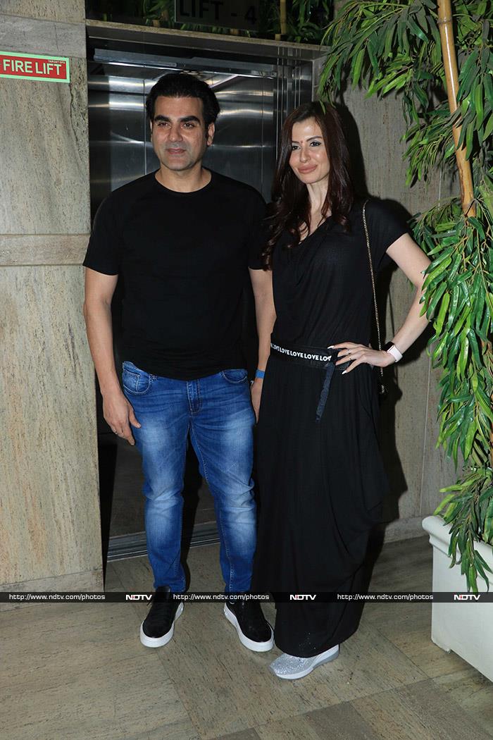 Ek Ladki Ko Dekha Toh Aisa Laga: Arjun Kapoor Attends Sister Sonam\'s Film Screening