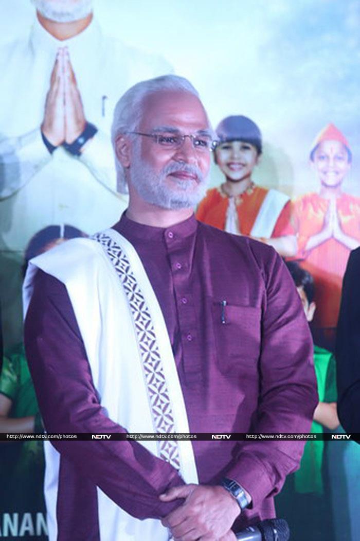 Vivek Oberoi Arrives As PM Modi At <i>PM Narendra Modi </i>'s Trailer Launch