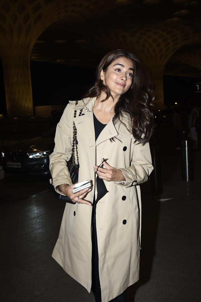 Pooja Hegde was dressed in a jacket along with a pair of jeans for her flight.