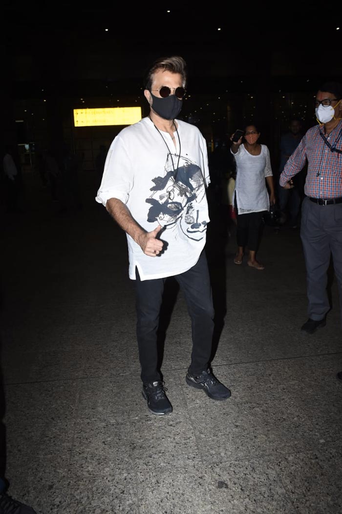 Anil Kapoor was dressed in a casual outfit for his flight.