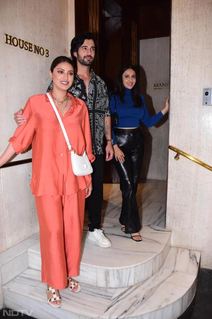 Anushka Ranjan, her sister Akansha Ranjan and husband Aditya Seal were spotted together at the party. (Image Courtesy: Varinder Chawla)