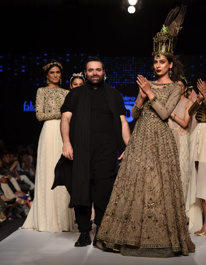 A Pakistani Fashion Extravaganza, Starring Pooja Bhatt