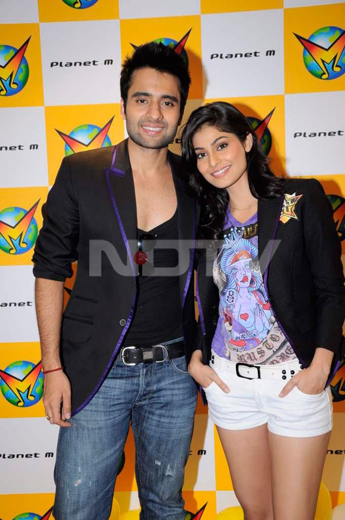 Jackky Bhagnani and Pooja Gupta pose for the shutterbugs at the music launch of their upcoming movie <i>F.A.A.L.T.U.</i>