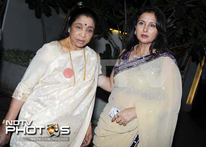 Asha Bhosle at Poonam Dhillon\'s birthday bash